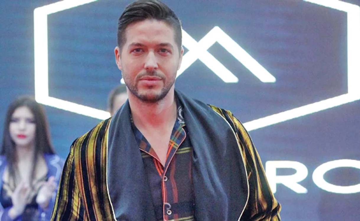 
    George a debutat în modă cu o colecție de pijamale  