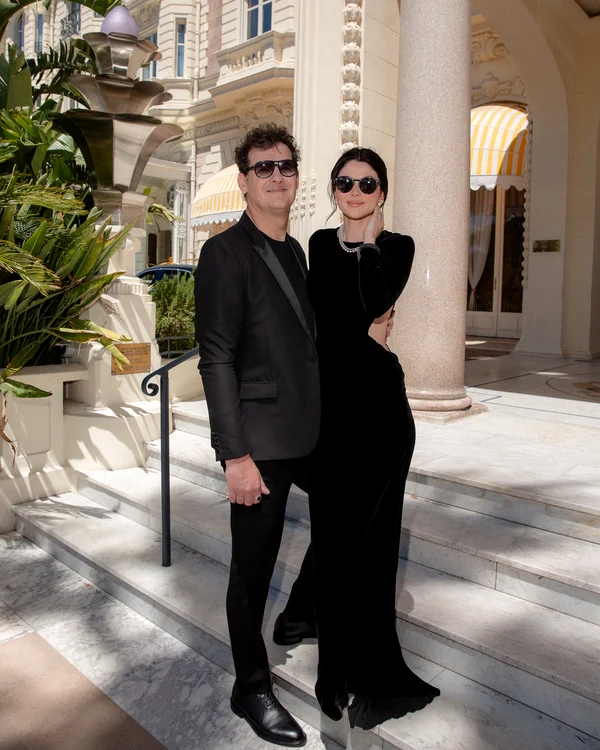 Anca Lungu și soțul ei, Harry Arampatzis, la celebrul hotel Carlton. FOTO: Alex Roșu