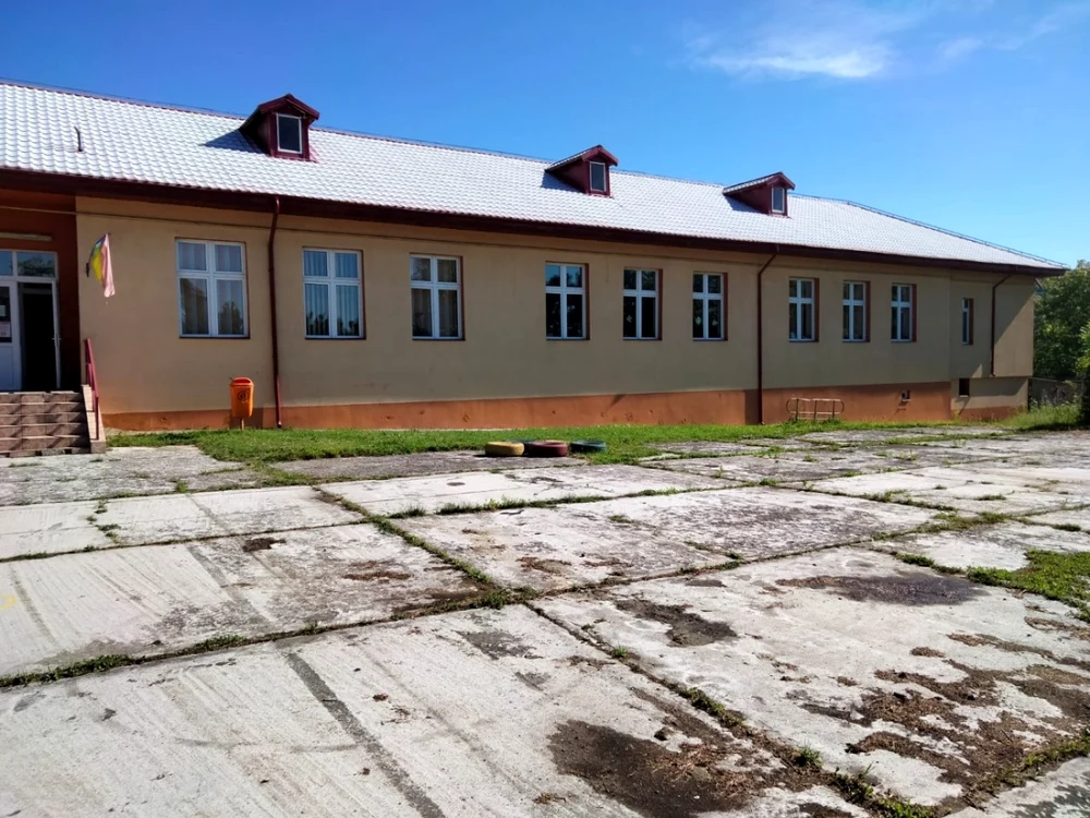 Şcoala Primară Moţăieni mai are şase elevi, dar 11 angajaţi FOTO C. Slămnoiu