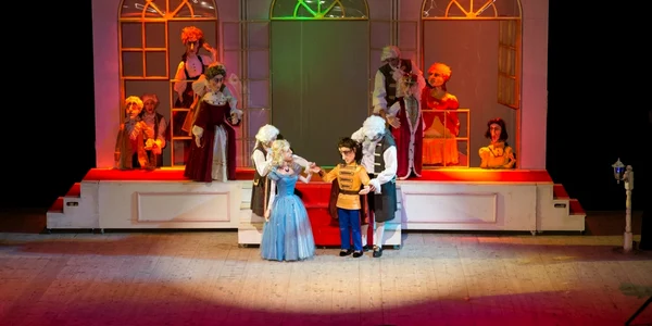 Cenuşăreasa SURSA FOTO Teatrul Gulliver