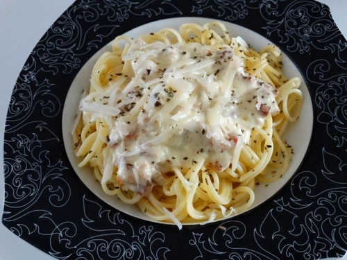 spaghete cu sos alb jpeg