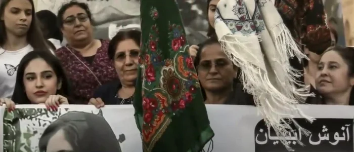 Mii de femei au ieşit în stradă în 2022. FOTO: captură video ABCNews