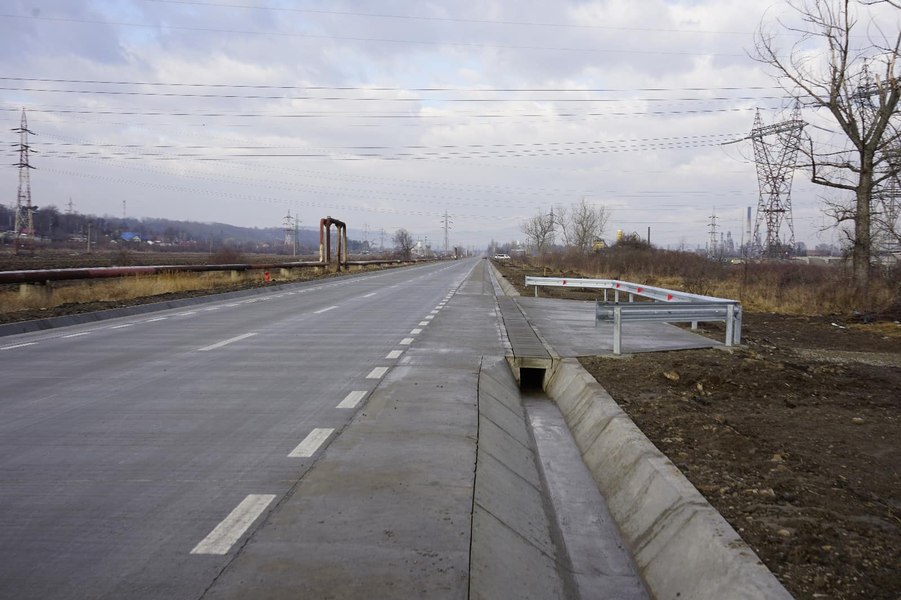 Stradă vitală pentru platforma industrală din Onești, modernizată printr-o investiție de patru milioane de euro