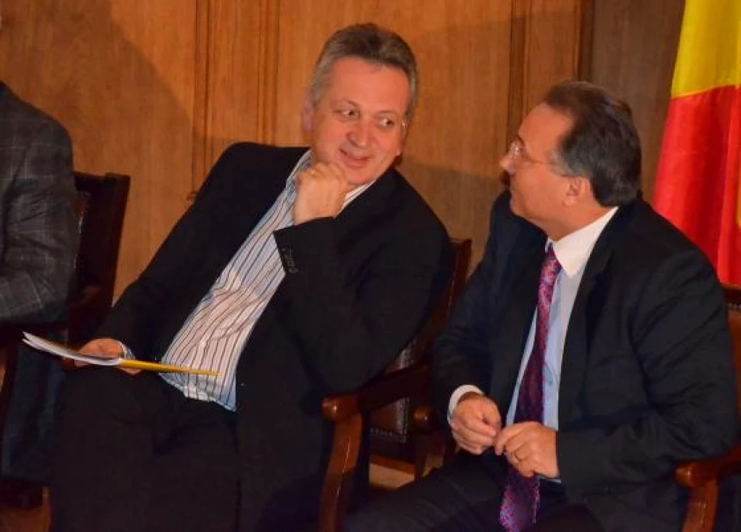 Ministrul Relu Fenechiu, alături de primarul Gheorghe Nichita, şefii USL Iaşi FOTO Adevărul