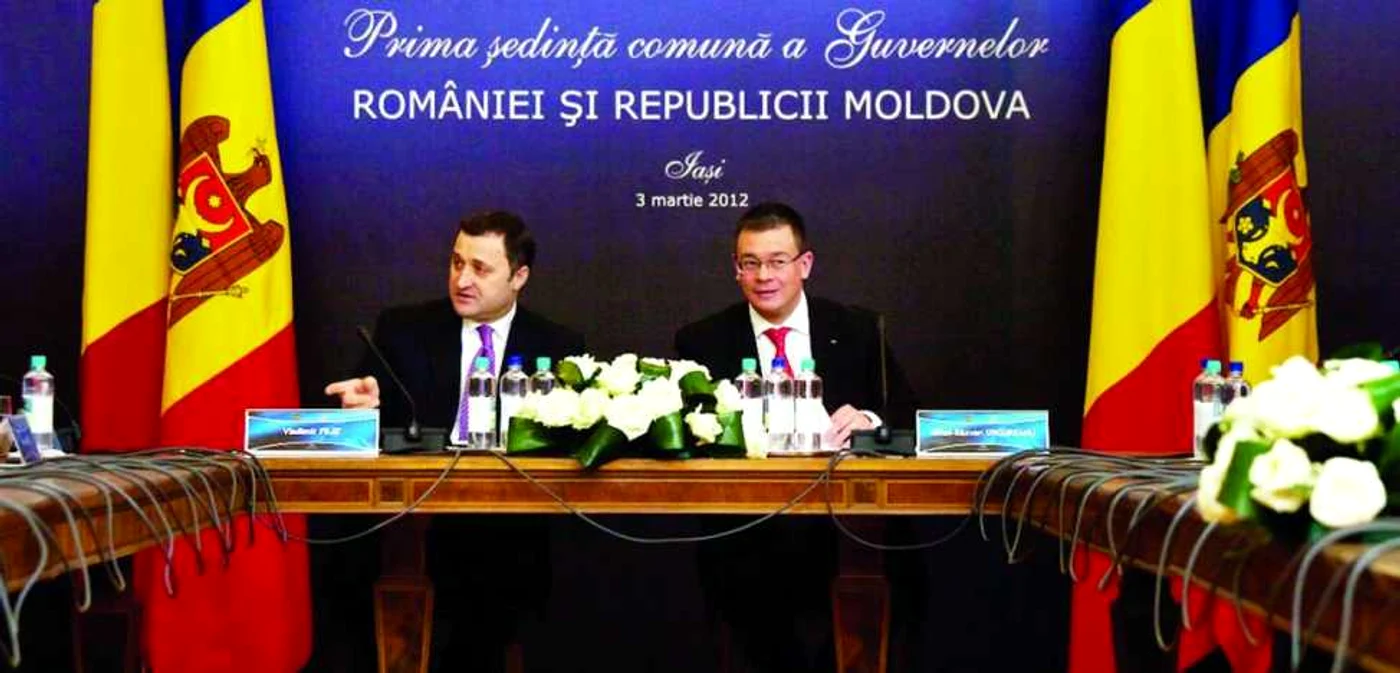 Premierii au făcut declaraţii optimiste privind dezvoltarea relaţiilor moldo-române