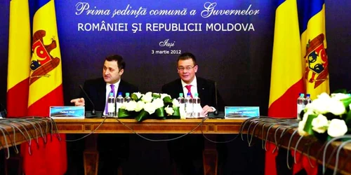Premierii au făcut declaraţii optimiste privind dezvoltarea relaţiilor moldo-române