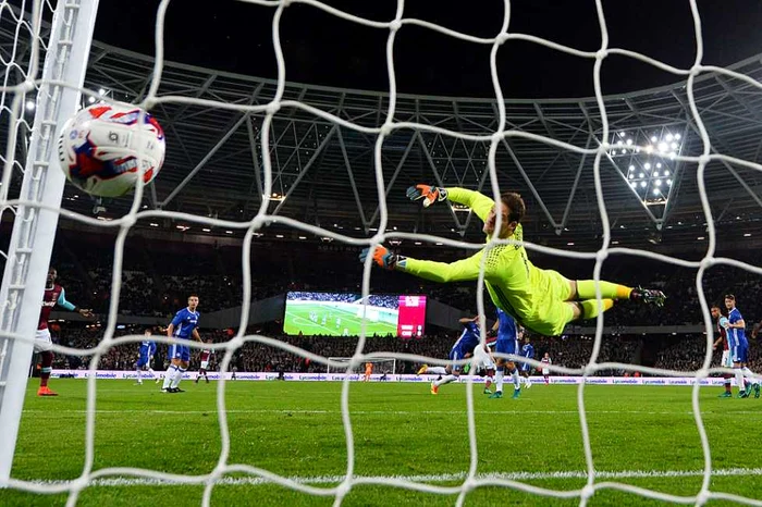 Chelsea a pierdut după 13 meciuri