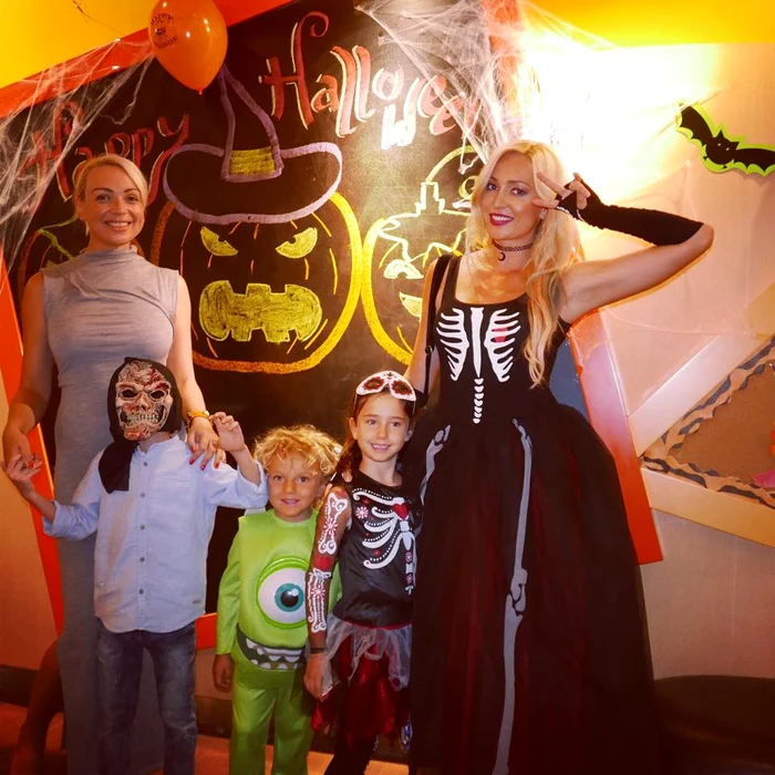 Raluca Zenga, împreună cu Samira și Walter jr. (de la dreapta la stânga) și o prietenă de familie cu băiețelul ei