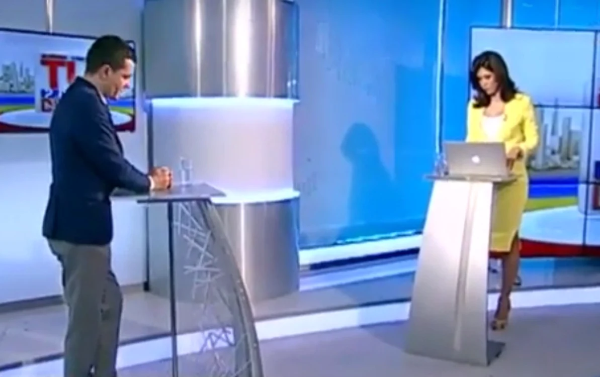 
    Nicușor Dan, candidat la Primăria Capitalei, a fost pus în încurcătură de moderatoarea unei emisiuni de pe Realitatea Tv, Denise RifaiFoto captură foto/Youtube  