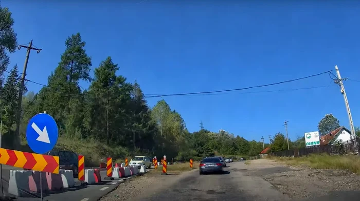DN67 restricționat în zona Horezu Vâlcea după opt luni de la o alunecare de teren Foto DacianaStoica