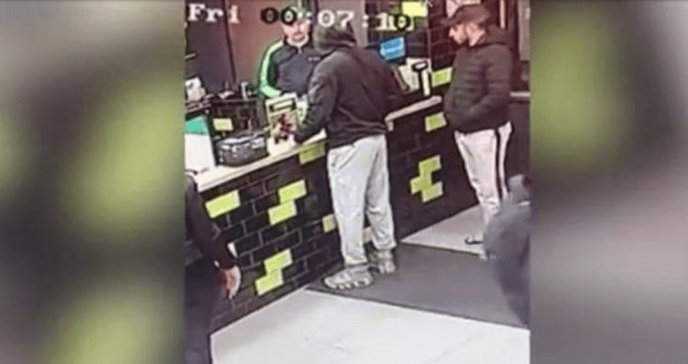Angajatul unui fast food din Capitală, atacat cu o macetă. Polițiștii îl caută pe agresor
