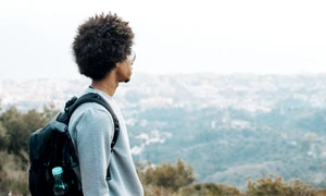 Turist african in Romania  Sursa Freepik com jpg