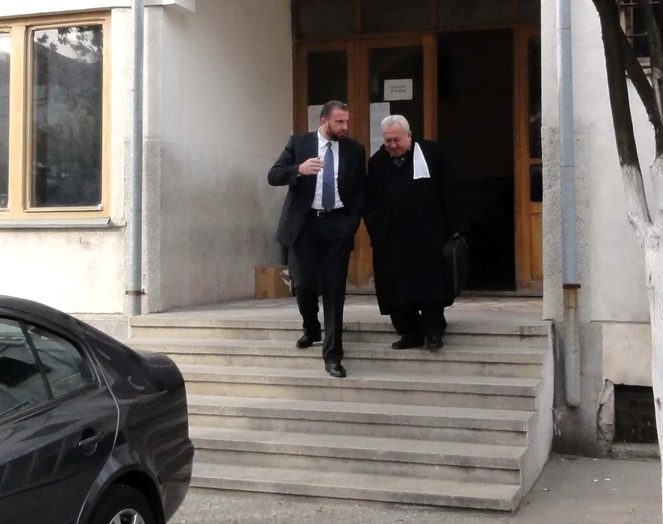 Gabriel Diaconu (stg.) a bătut scările Judecătoriei Slatina vreme de trei ani (Foto: Mugurel Manea)