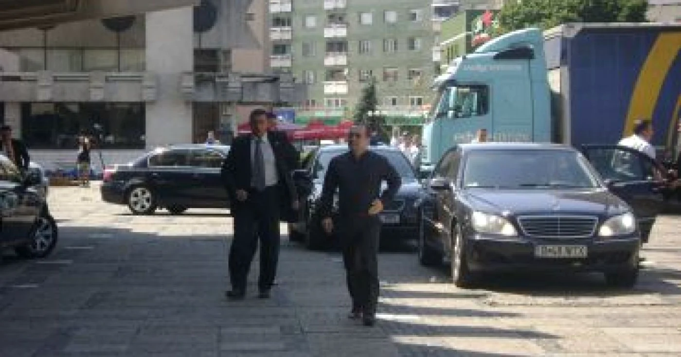 Satu Mare: Emil Boc va inaugura, duminică, fabricile patronului Vasile Lucuţ
