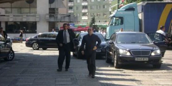 Satu Mare: Emil Boc va inaugura, duminică, fabricile patronului Vasile Lucuţ