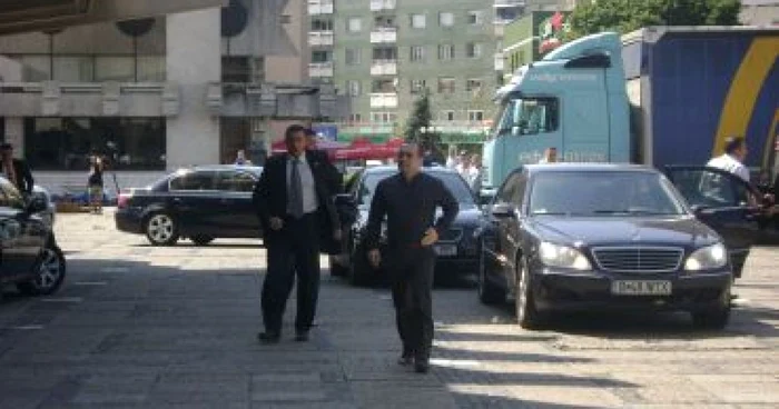 Satu Mare: Emil Boc va inaugura, duminică, fabricile patronului Vasile Lucuţ