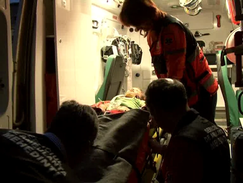 Fetiţa a fost preluată de o ambulanţă FOTO Corina Macavei
