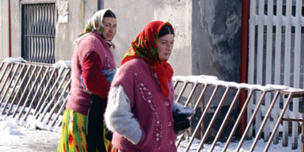 „Samsarii” se feresc de privirile suspecte ale trecătorilor