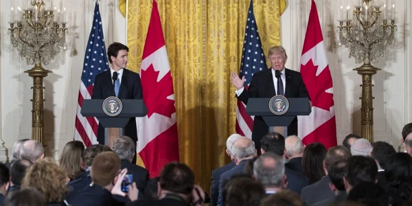 Ivanka Trump cu ochii doar la primul ministru canadian Justin Trudeau - 13 feb 2017 / FOTO EPA