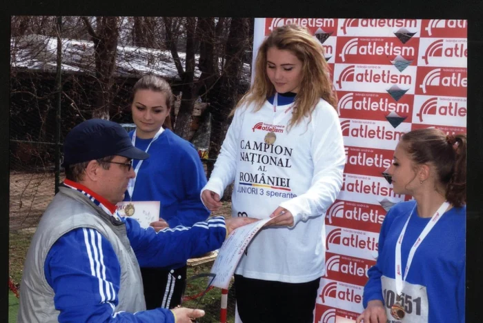 Federica Roznov ocupă prima treaptă a podiumului FOTO:adevarul