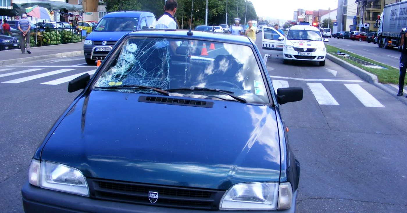 femeia a fost lovită pe trecerea de pietoni