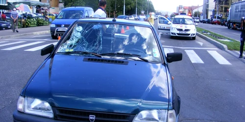femeia a fost lovită pe trecerea de pietoni