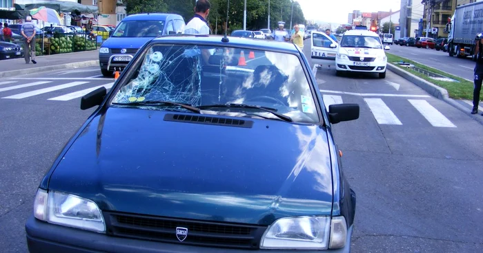 femeia a fost lovită pe trecerea de pietoni