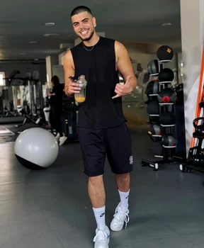 Andrei Bănuță a primit propuneri indecente de la fane foto: Instagram