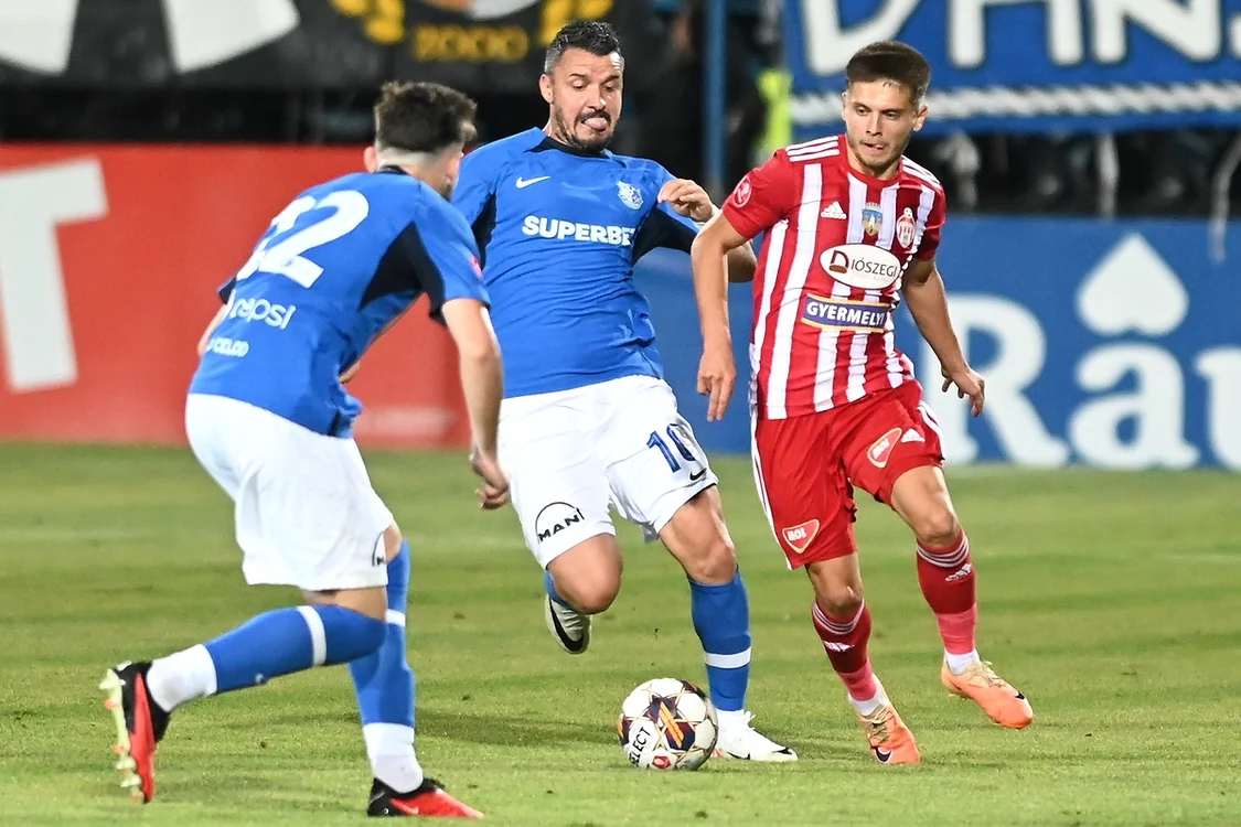 Constantin Budescu (centru) numără patru goluri și trei pase decisive (FOTO: Sportpictures)