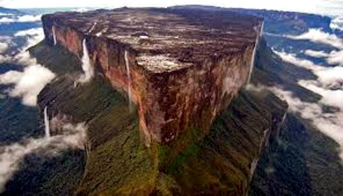 Muntele Roraima, cel mai vechi loc de pe Pământ. Sursă foto: Geology In