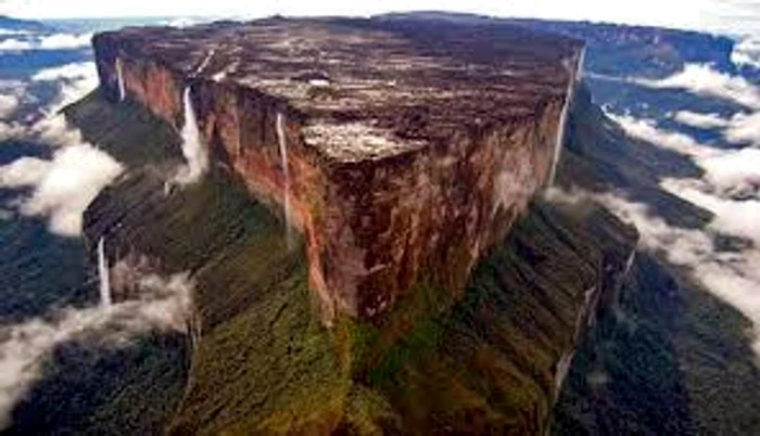 Muntele Roraima, cel mai vechi loc de pe Pământ. Sursă foto: Geology In