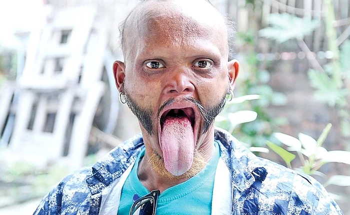 
    Ia uitaţi-vă la mine: pot să-mi pun limba pe frunte!foto:profimedia  