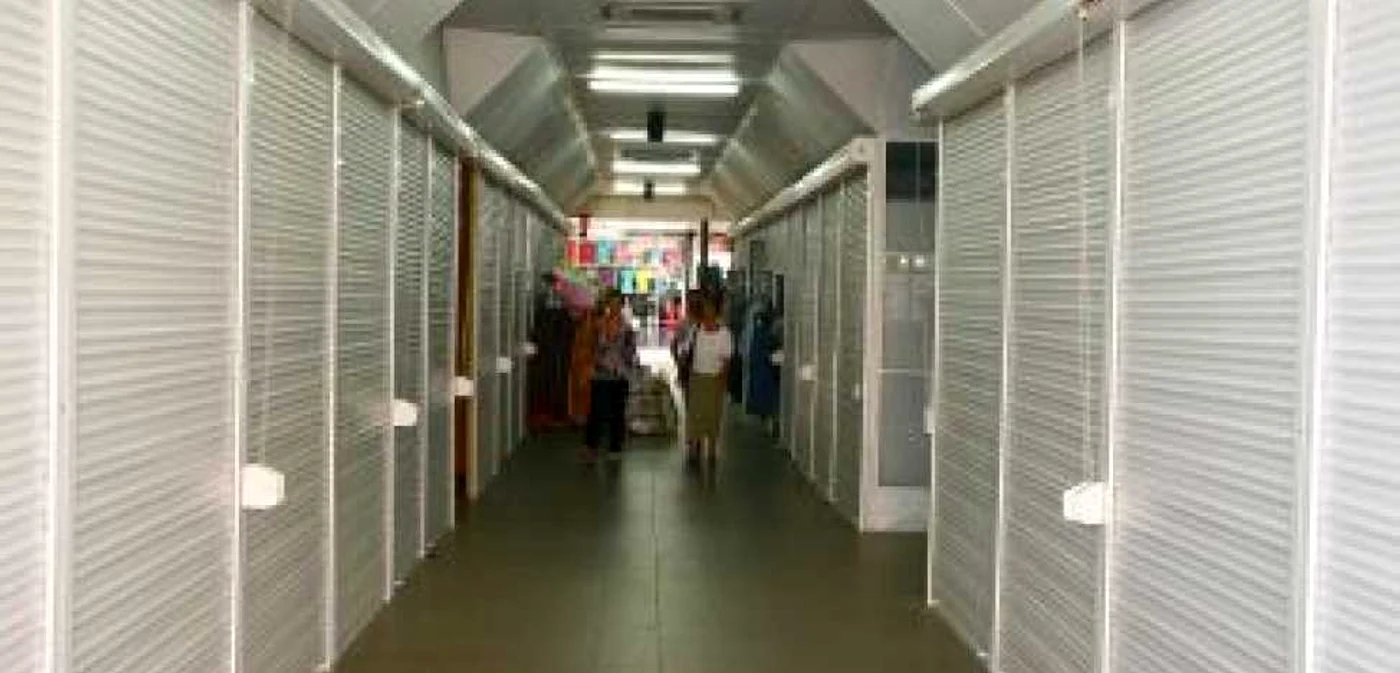 Craiova:Târgurile de îmbrăcăminte, falimentare