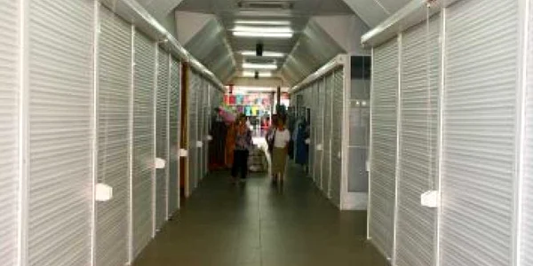 Craiova:Târgurile de îmbrăcăminte, falimentare