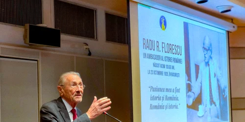 Președintele Emil Constantinescu la Centenarul profesorului Radu R. Florescu (© Chainsaw Film Productions) 