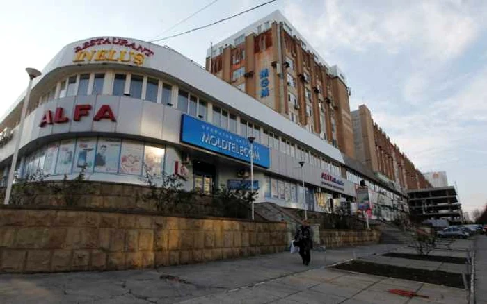 Cea mai mare parte a uzinei de televizoare Alfa a ajuns sediu de firme şi universitate FOTO Tudor Iovu
