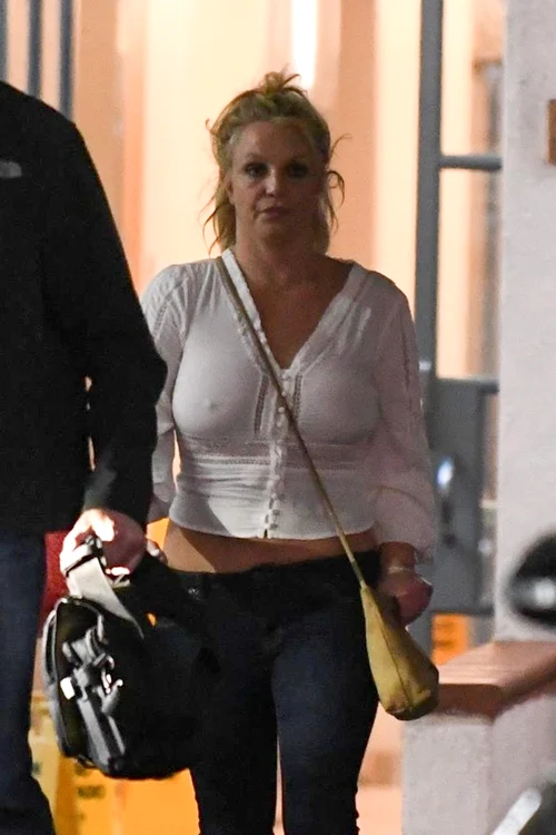 Britney Spears a fost surprinsă de fotoreporteri pe o stradă din Miami 