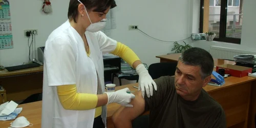 Cadrele medicale au fost primele vaccinate împotriva virusului gripal