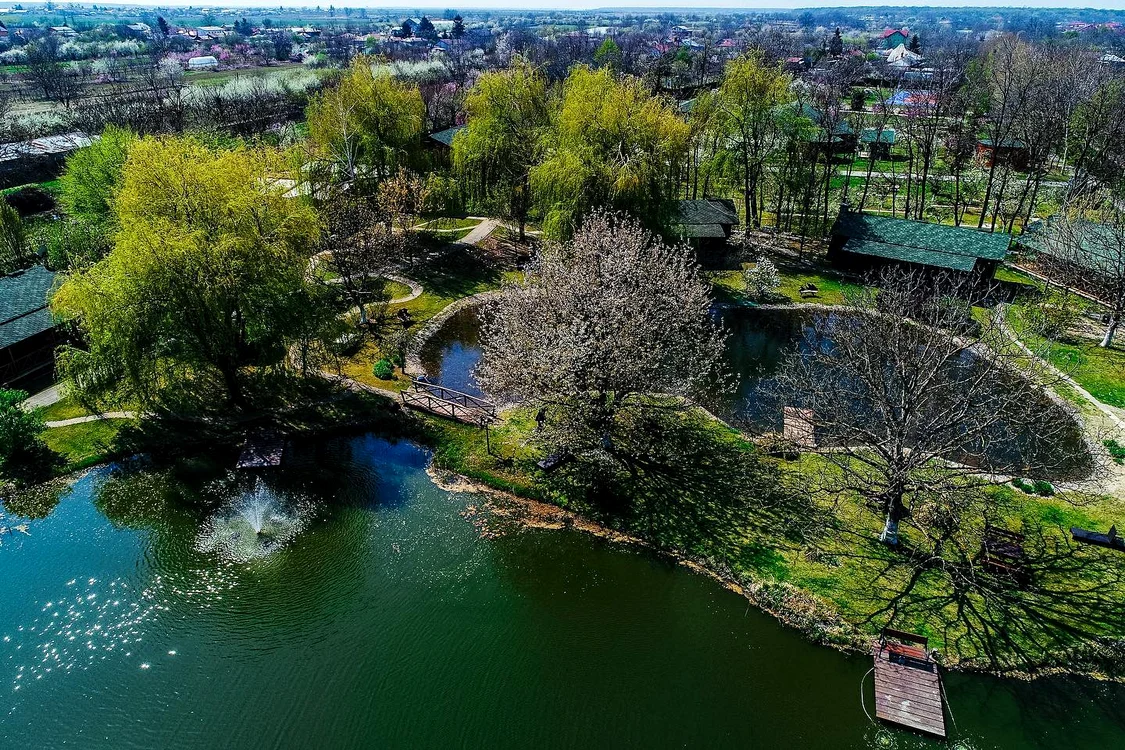 Complexul turistic de la Ogrezeni se întinde pe 3 hectare