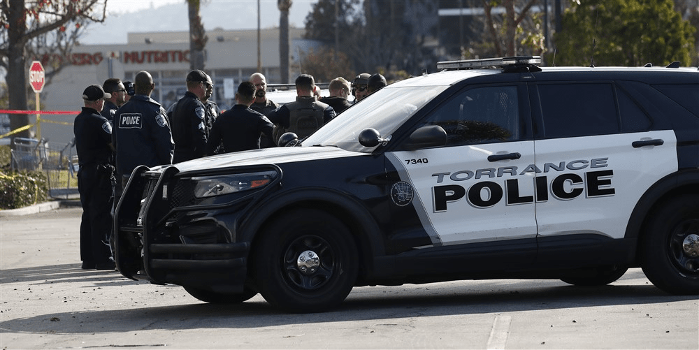 Un bărbat eliberat condiționat a împușcat trei polițiști în Los Angeles. Ce s-a întâmplat cu suspectul