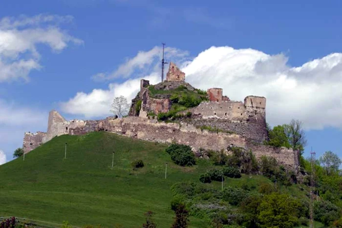 Cetatea Rupea poate deveni unul dintre principalele obiective turistice din Braşov.