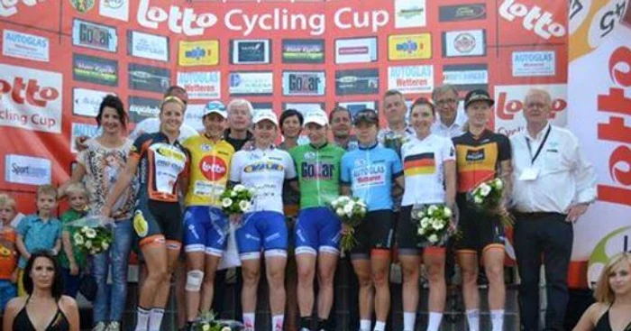 
    Cele patru femei în costume de baie erau manechine la o agenție de hostessefoto: arhiva personală  