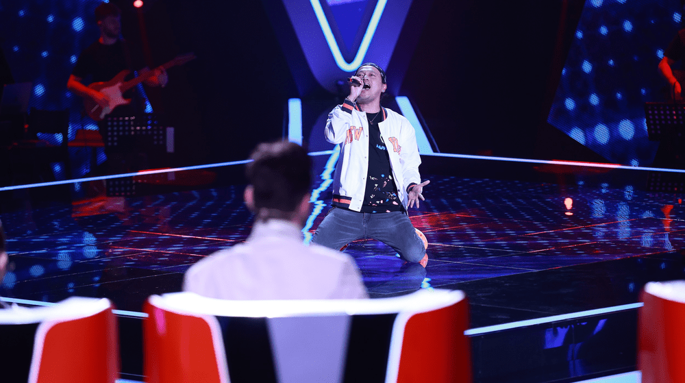 Show total la „Vocea României“: un indonezian a „electrizat“ juriul și publicul. Povestea incredibilă a tânărului crescut într-o biserică 