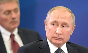 Vladimir Putin si purtatorul sau de cuvant Dmitri Peskov FOTO EPA-EFE