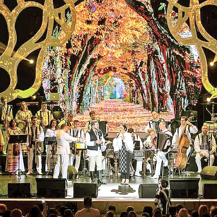 Proiecţiile şi  decorul i-au  lăsat pe toţi  cu gura căscată