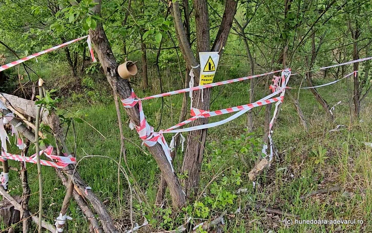 Loc unde este risc de surpare în carieră. Foto: Daniel Guță. ADEVĂRUL