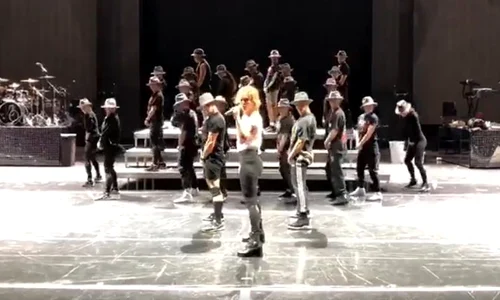 JLo la repetitii pentru Dinero Billboard jpeg