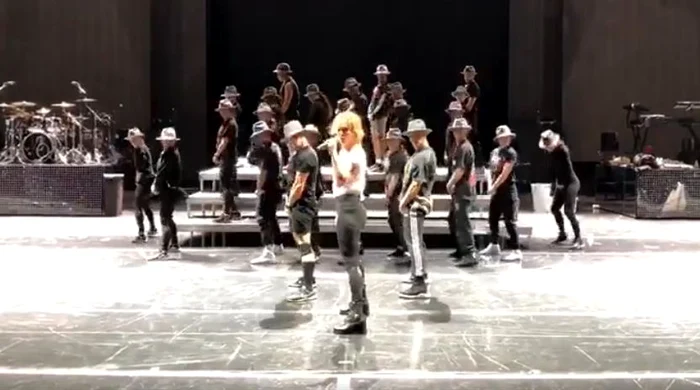 JLo la repetitii pentru Dinero Billboard jpeg