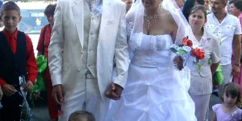 Bacău: Zeci de băcăuani s-au căsătorit la Starea Civilă