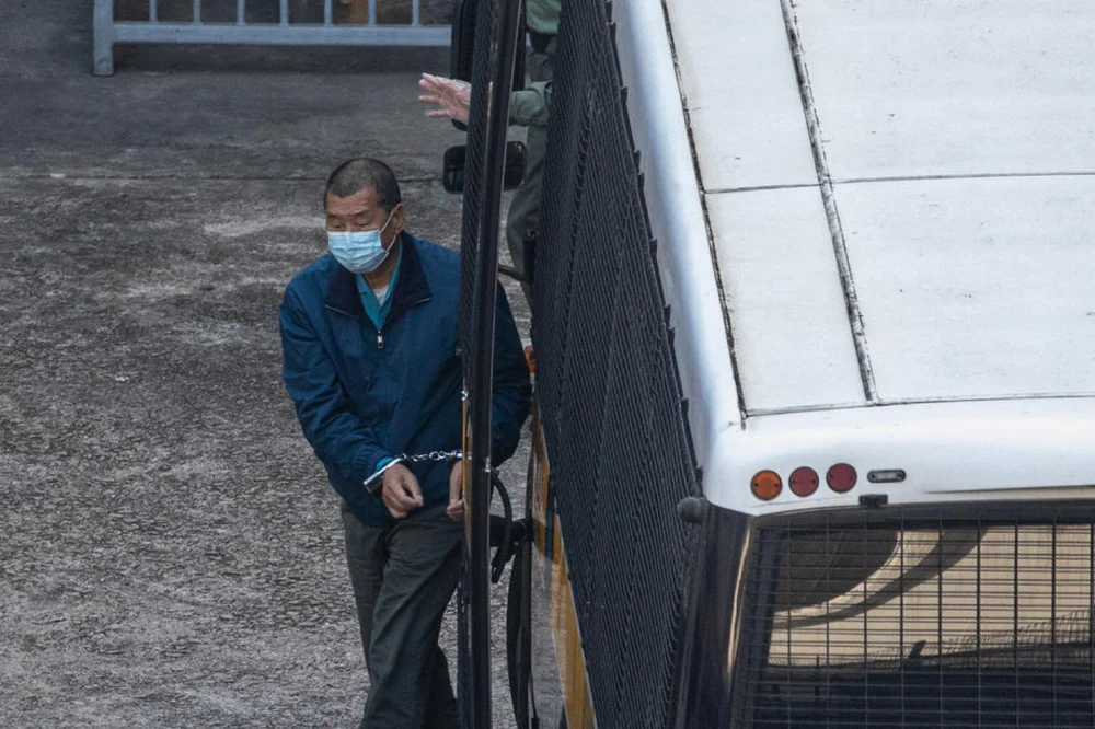 „Parodie de justiţie”. Un tribunal din Hong Kong l-a găsit pe fostul magnat al presei pro-democraţie Jimmy Lai vinovat de insurecție şi complot